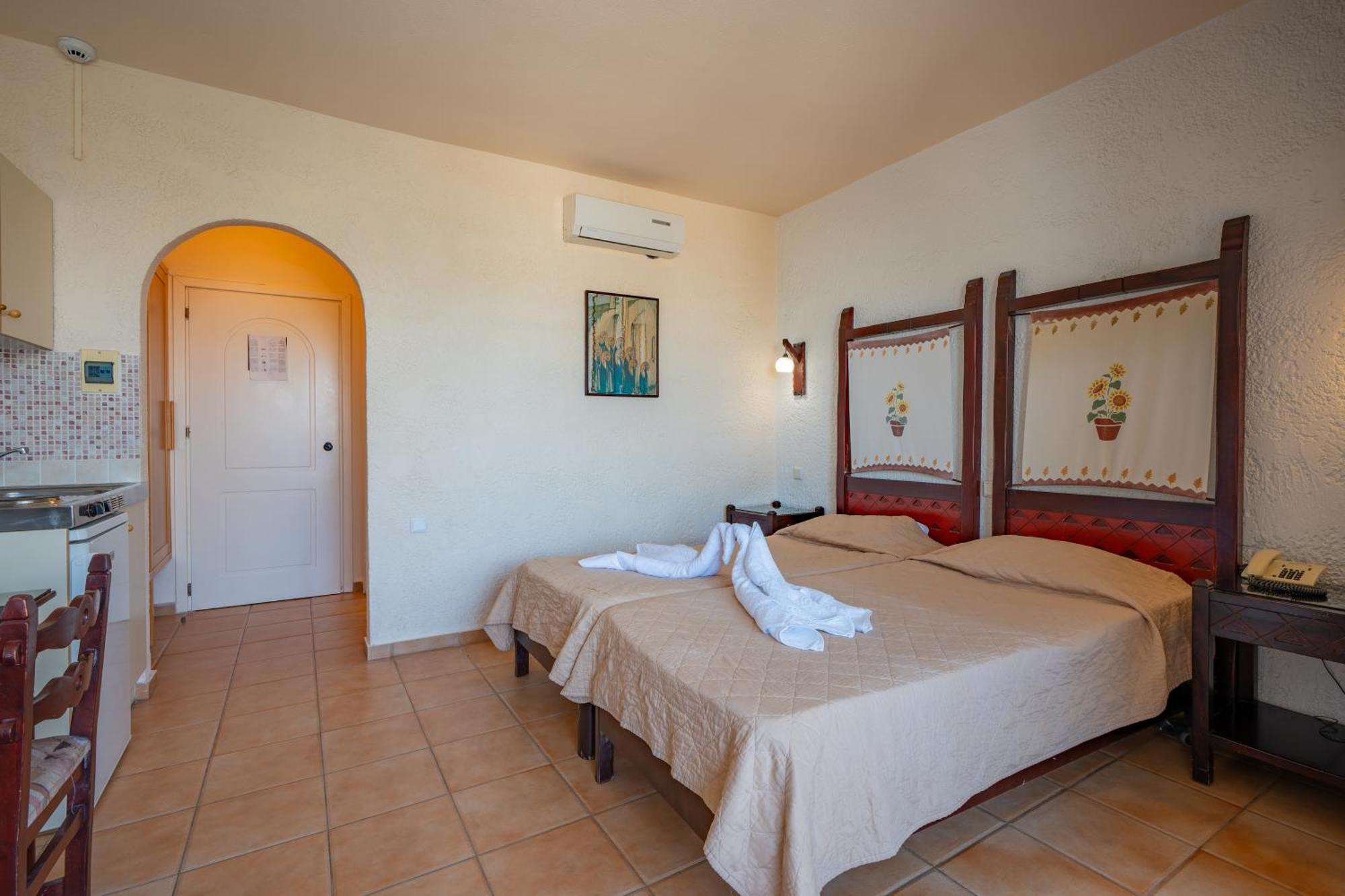 Lefkoniko Beach & Icarus Suite Apts Rethymno Esterno foto